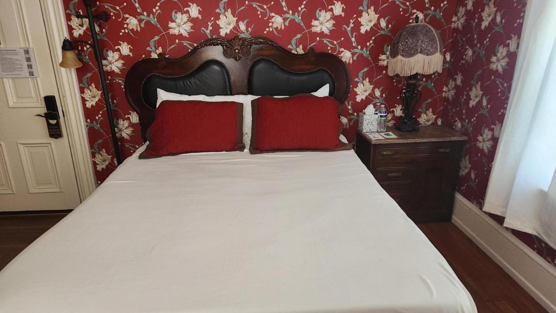 Greystone Manor Bed & Breakfast Bird-in-Hand Buitenkant foto